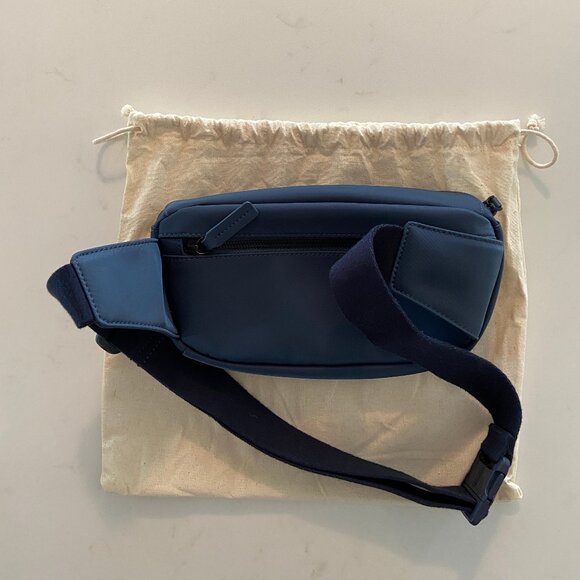 MONOS Metro Sling Bag - Picture 2 of 9